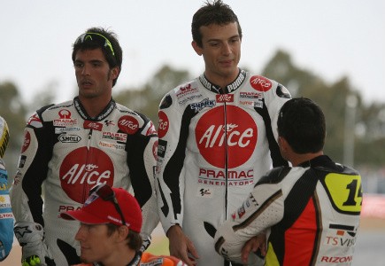 Sylvain, Toni a Randyho chrbt